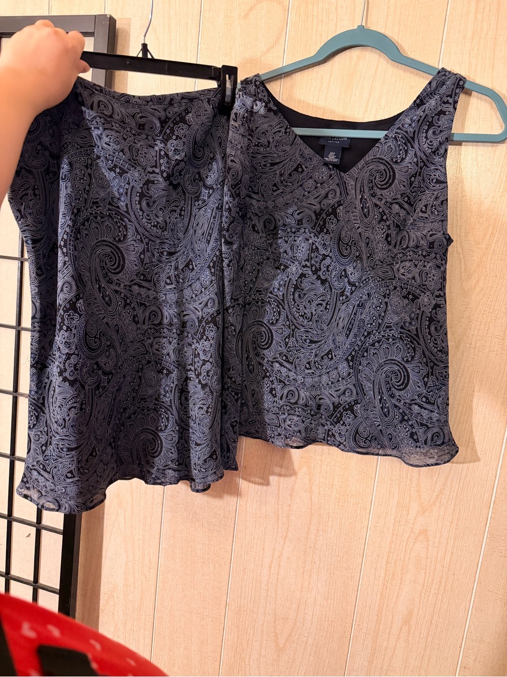 Ann Taylor Black Paisley V-Neck Camisole and Skirt Set - Picture 2 of 7